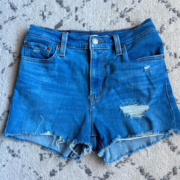Levi’s High Rise Shorts - Picture 1 of 4